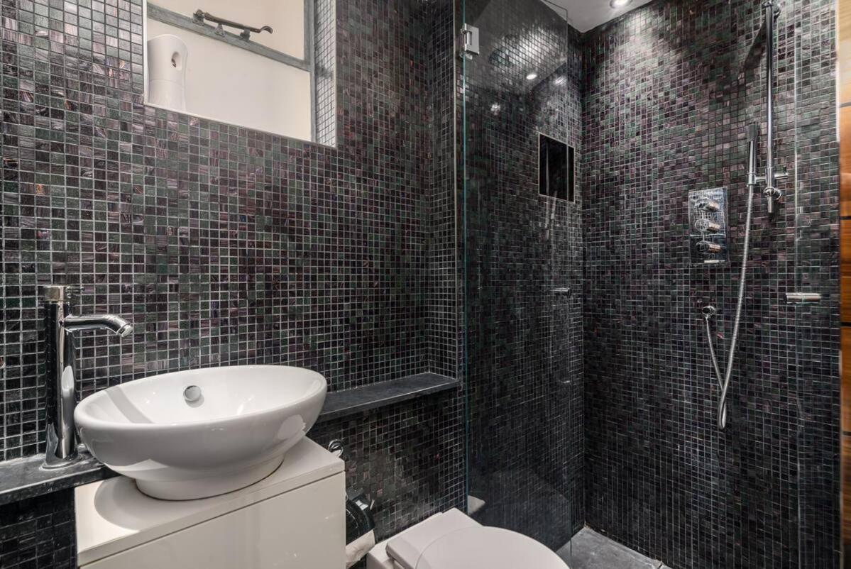 Award-Winning Designer Apartment ロンドン エクステリア 写真
